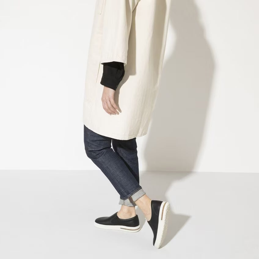 BIRKENSTOCK OSWEGO BLACK LEATHER