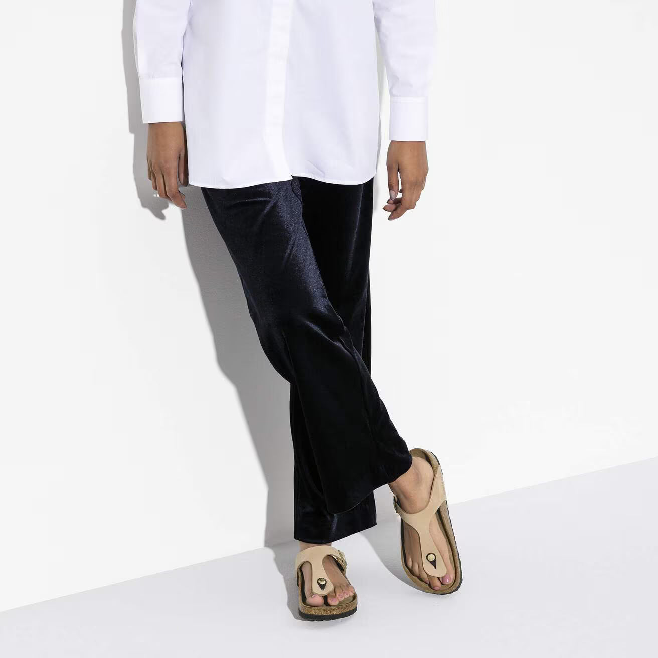 BIRKENSTOCK GIZEH SEMELLE INTÉRIEURE SOUPLE EN CUIR NUBUCK SANDCASTLE