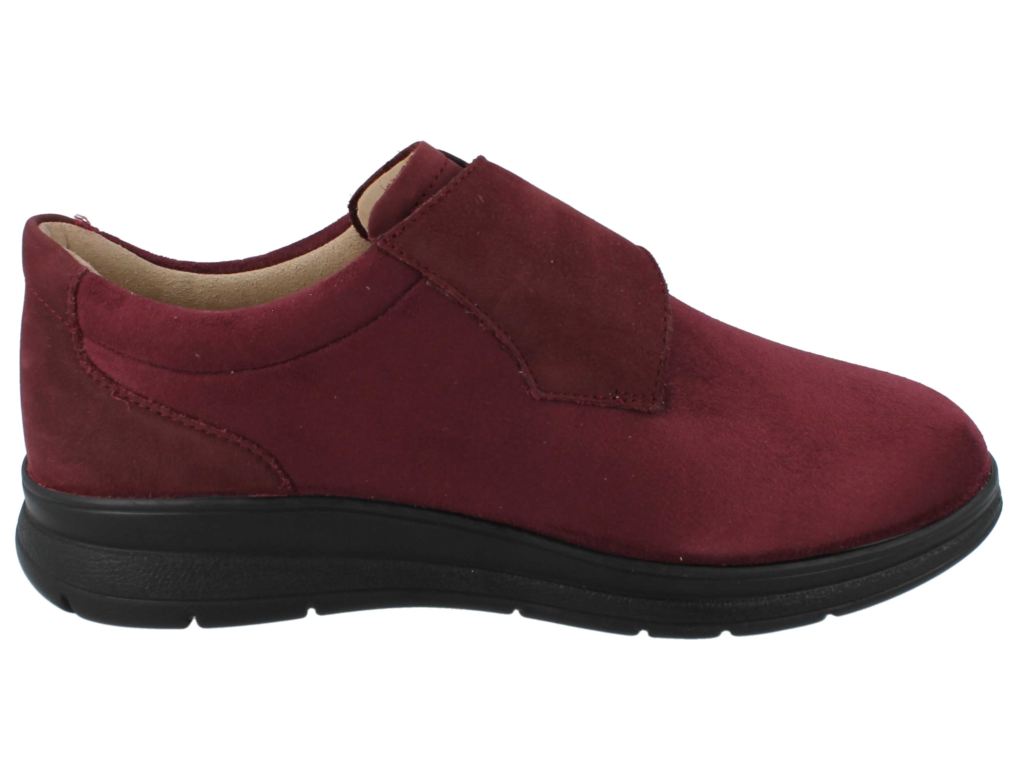 Finn Comfort Neiva Bordeaux shoe Finn Comfort Neiva Bordeaux with a black sole on a white background