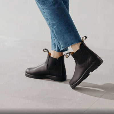 Women walking with Blndstone Classics 558 boot Black 